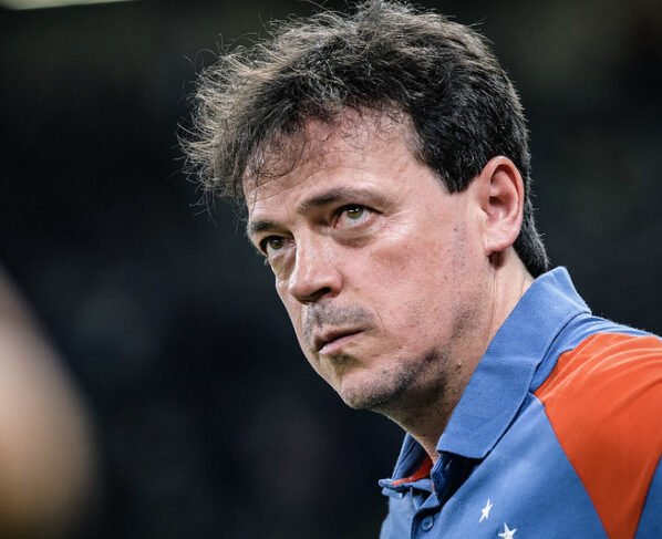 Fernando Diniz já balança no comando do Cruzeiro