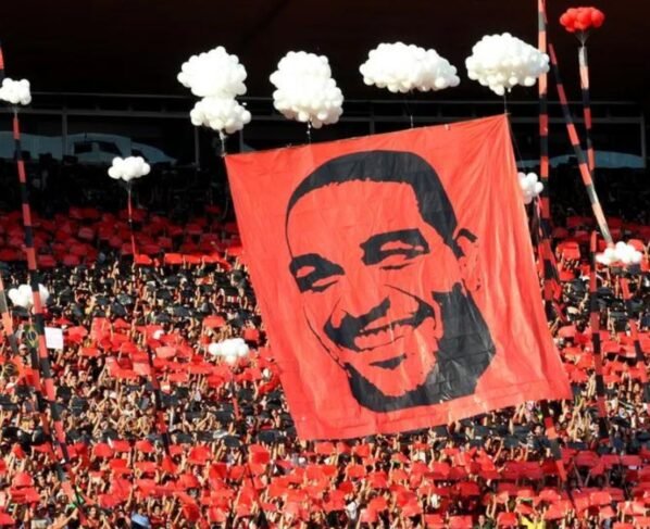 Adriano revela verdade sobre pé queimado antes de final com o Flamengo há 15 anos.