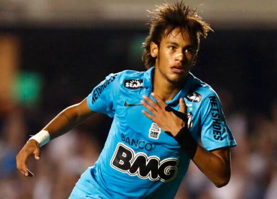 Santos quer resgatar camisa azul em homenagem a Neymar. Foto: Ricardo Saibun/Santos FC