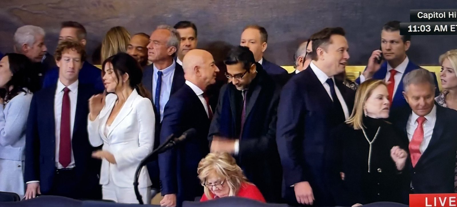 Posse de Trump reúne Musk, Zuckerberg, Bezos e CEO do TikTok
