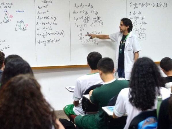No grupo Educação, a maior contribuição veio dos cursos regulares de 6,13% por conta dos reajustes habitualmente praticados no início do ano letivo -  (crédito:  Ed Alves/CB/DA.Press)