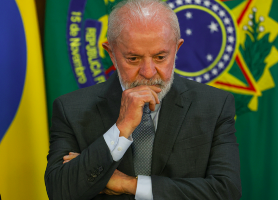 Lula pensativo
