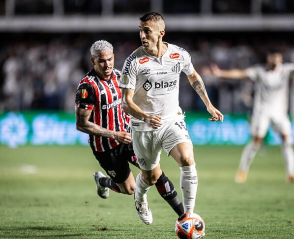 Santos vira sobre o São Paulo e volta a vencer no Paulistão