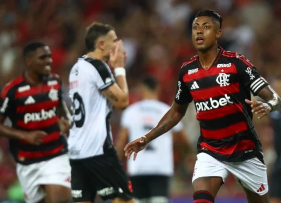 Flamengo vence o Vasco, assume liderança do Carioca e se garante na Semifinal