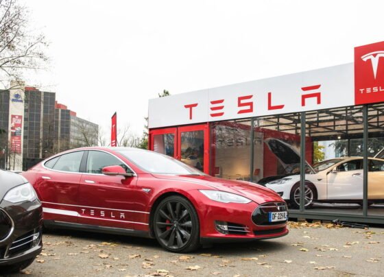 Vendas da Tesla despencam e empresa perde espaço