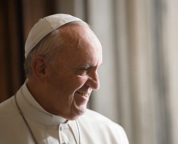 Papa Francisco vai ter que reaprender a falar