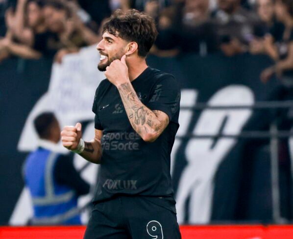 Corinthians confirma grave lesão de Yuri Alberto. Jogador está imobilizado