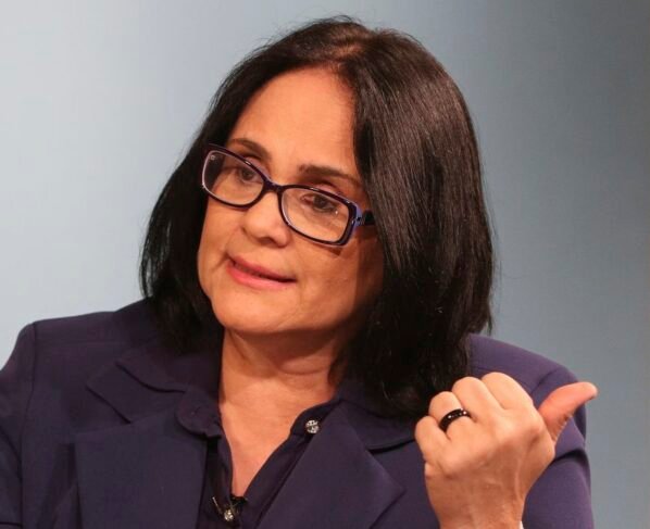 Damares aponta motivação política na ofensiva contra o denúncias de pedofilia