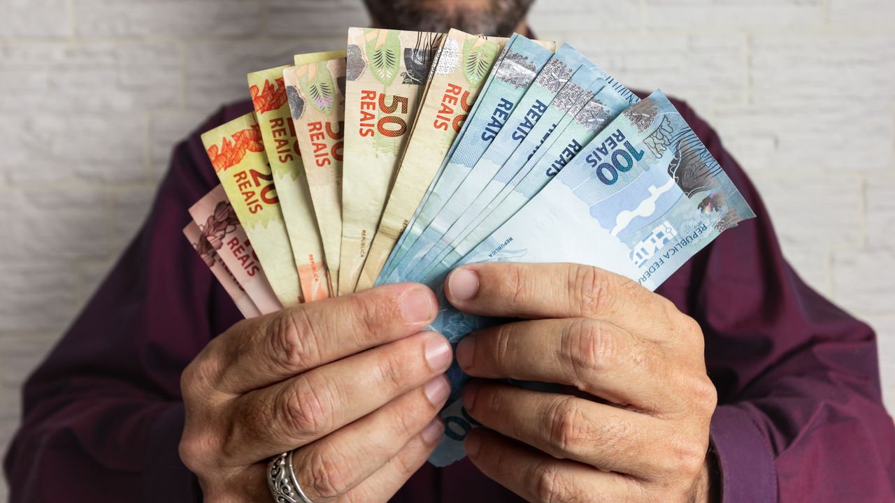 Como evitar furtos e assaltos na hora de sacar o dinheiro no banco