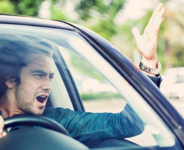 Como lidar com motoristas estressadinhos corretamente no trânsito