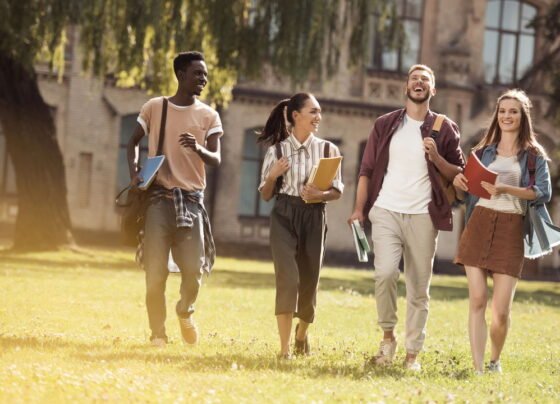 Pé-de-Meia começa a pagar em setembro para jovens com boa frequência