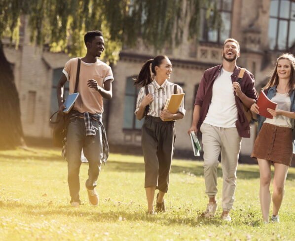 Pé-de-Meia começa a pagar em setembro para jovens com boa frequência