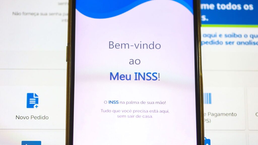 INSS escalonou pagamentos até novembro para evitar filas, mas você pode sacar errado se não conferir o penúltimo número
