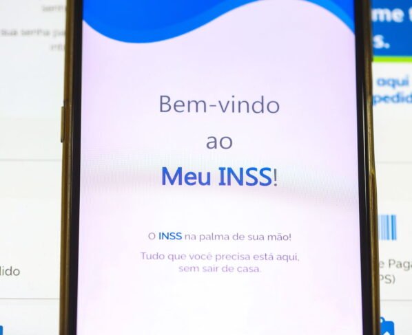 INSS escalonou pagamentos até novembro para evitar filas, mas você pode sacar errado se não conferir o penúltimo número