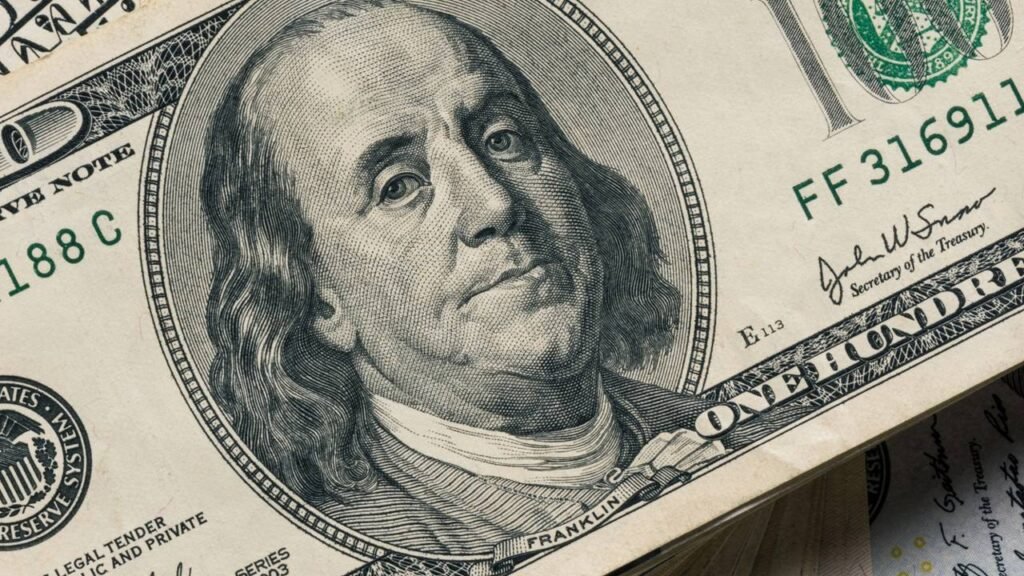 Dólar fecha o mês de outubro com leve alta - Créditos: depositphotos.com / VadimVasenin